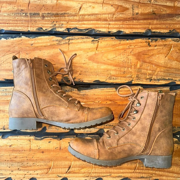 GUESS GBG Los Angeles Bailin zip up side tan faux leather ankle boot size 8 M!! - Picture 8 of 11